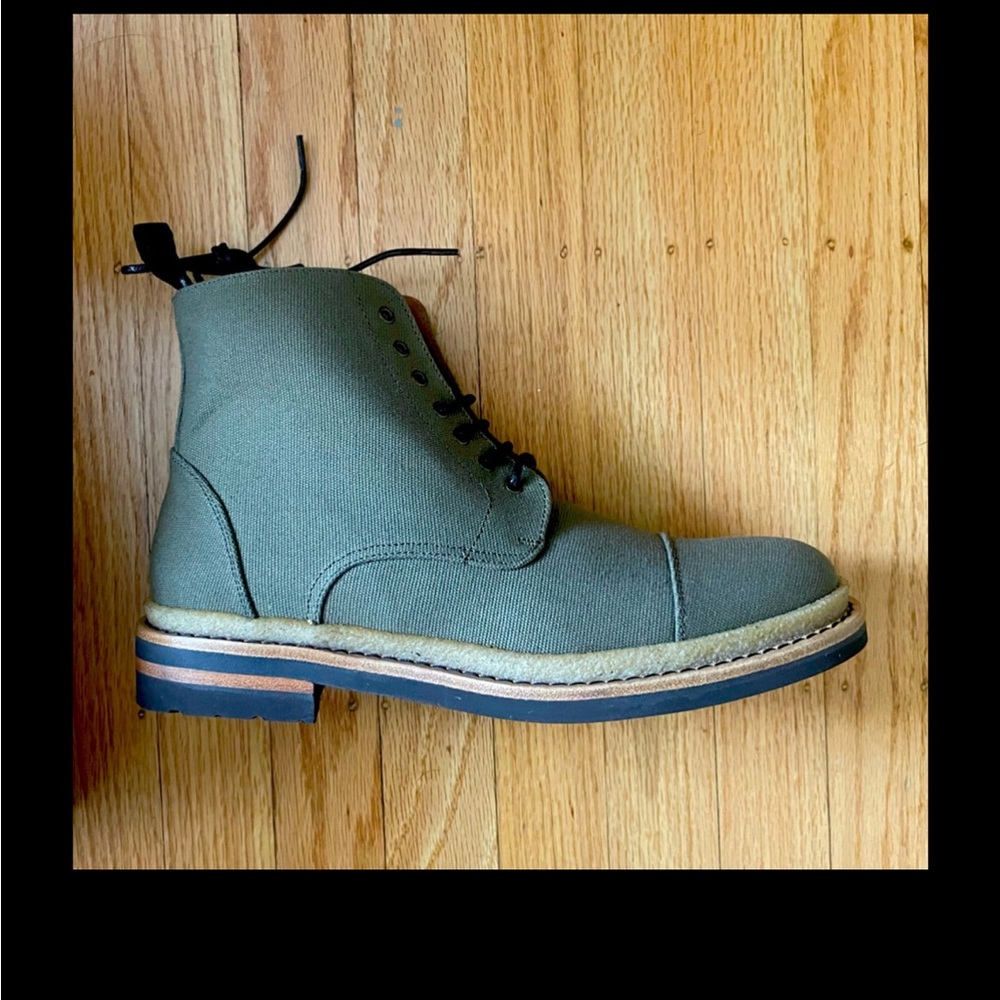 Brand new, never worn — unisex/Men's Olive Green Lace-Up Boots